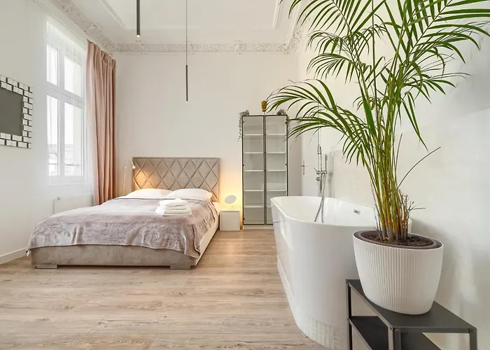 Kamienica Centrum Nr 14 *