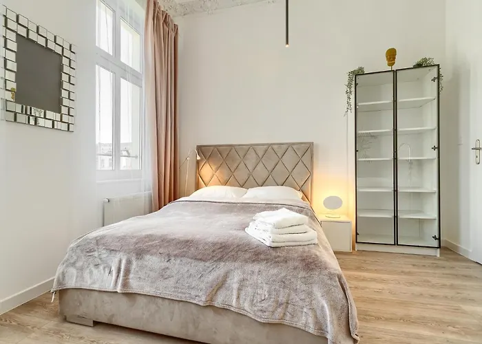 Kamienica Centrum Nr 14 *